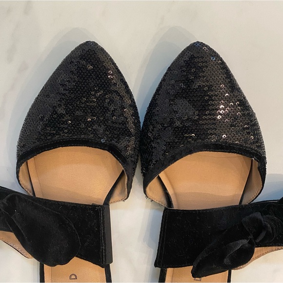 EUC Torrid Sequins and Velvet Bow Flats - Picture 4 of 5